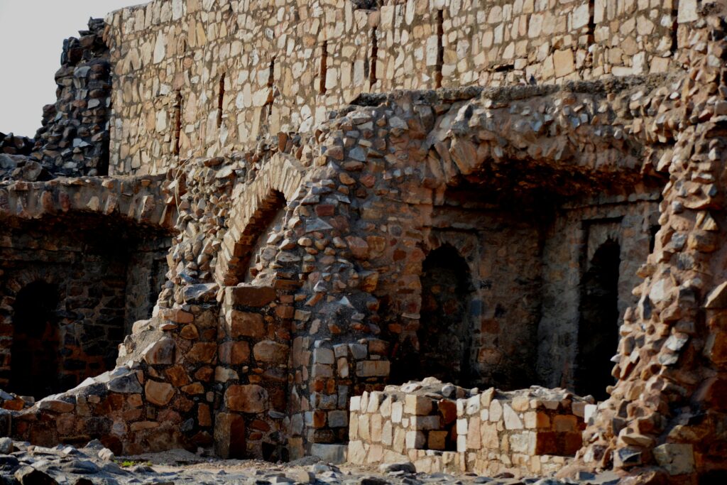 History and travel places of Purana Qila in Hindi 3 pexels amol nakve 2148578663 30639519