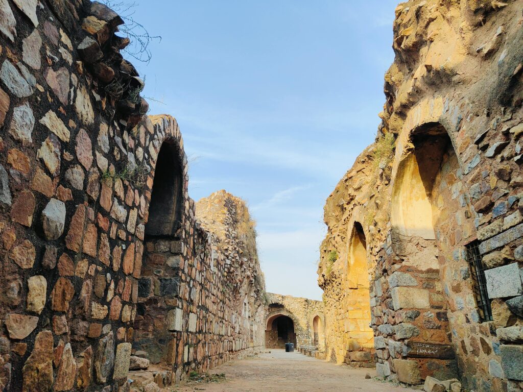 History and travel places of Purana Qila in Hindi 4 pexels elemento graphy 462545881 20494080