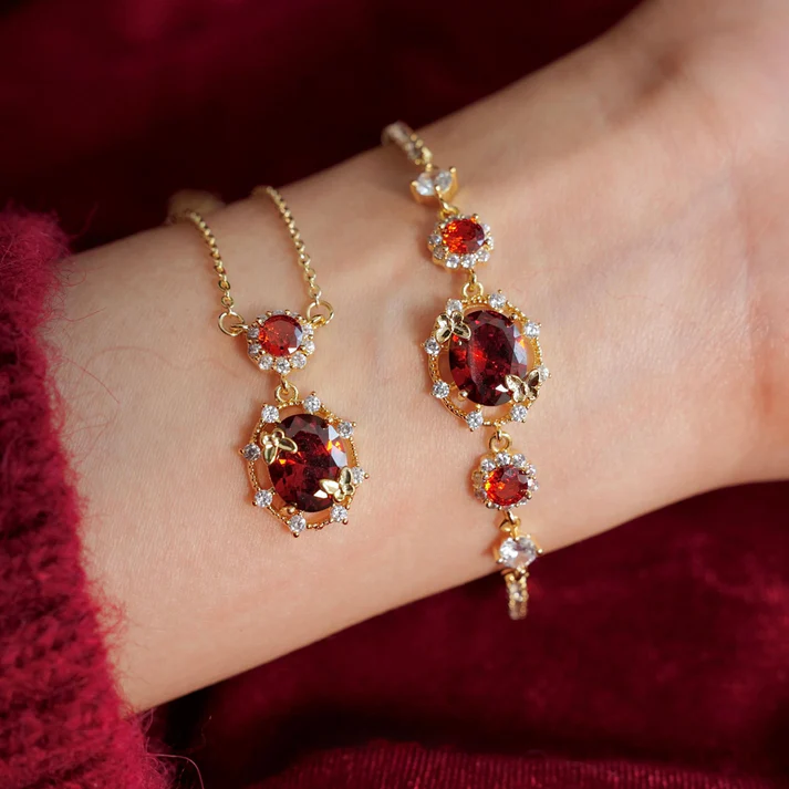 scarlet-butterfly-necklace-gold-plated-abbott-atelier-1742656