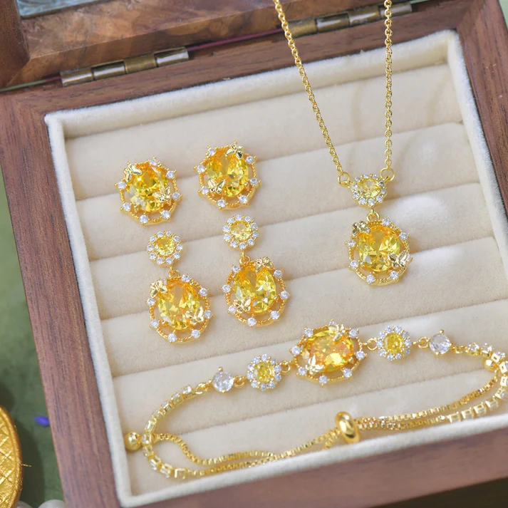 sunshine-butterfly-necklace-gold-plated-abbott-atelier-7897888